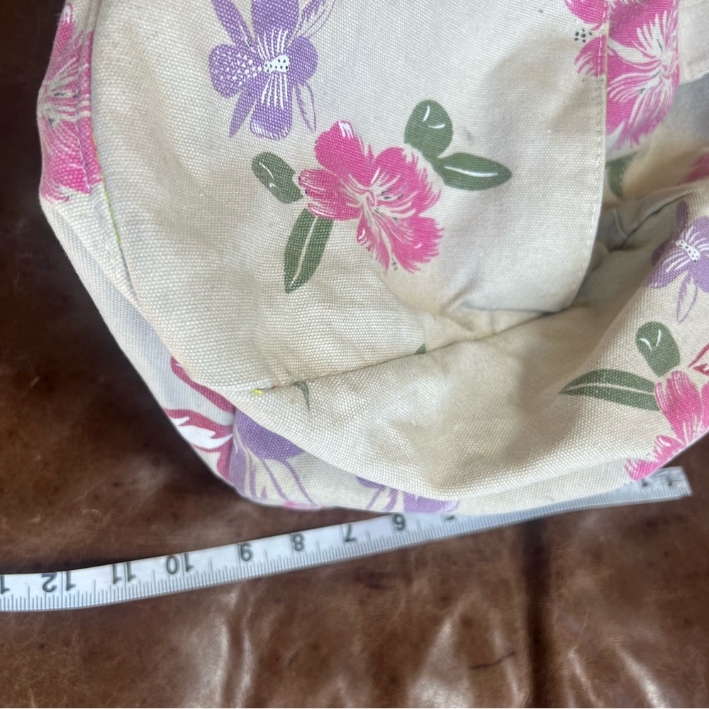 Down Under Floral Tote Zipper Closure, Side, Inside and Front Pockets - Picture 7 of 10